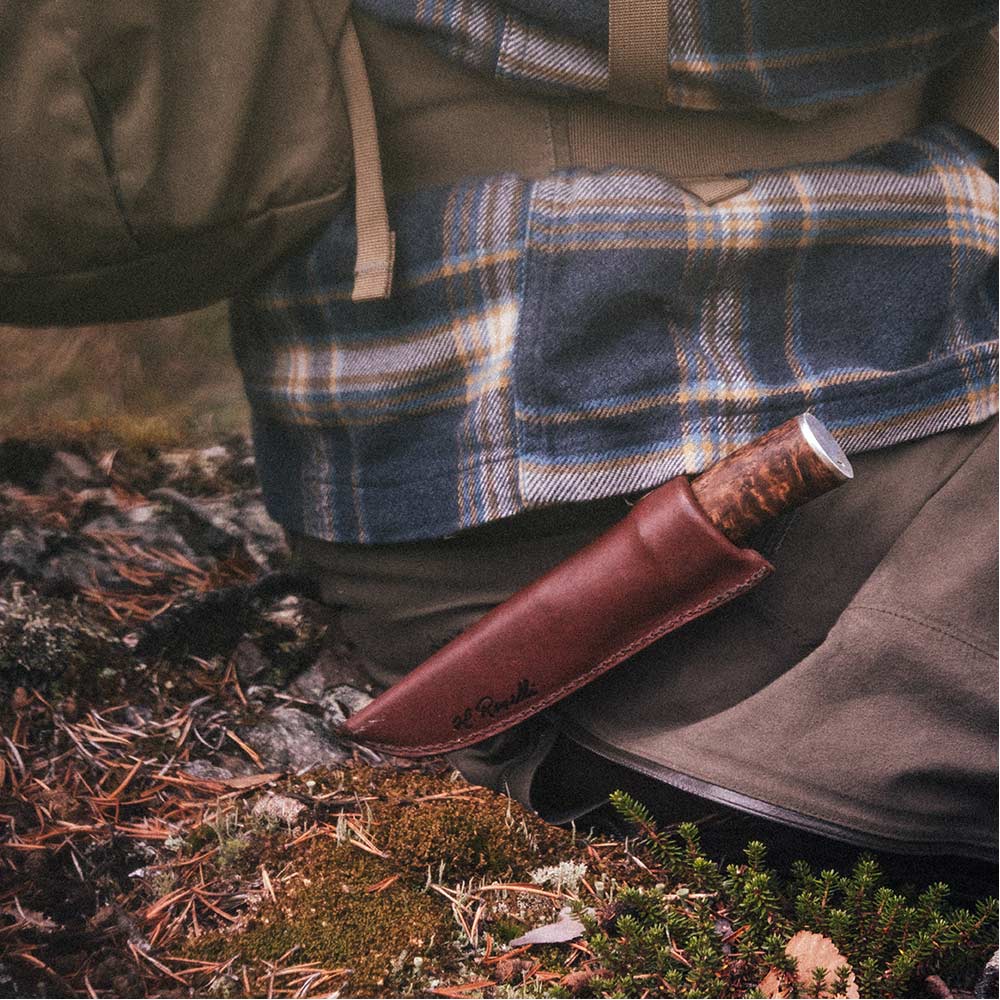 roselli-tuppi-lederscheide-dunkel-metallfeder-er-puukko image 2